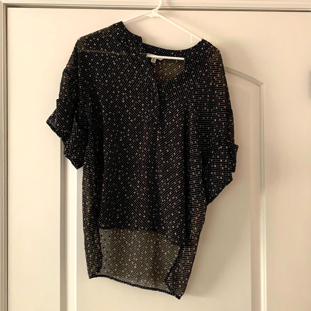 Super cute, flowing Cabi shirt